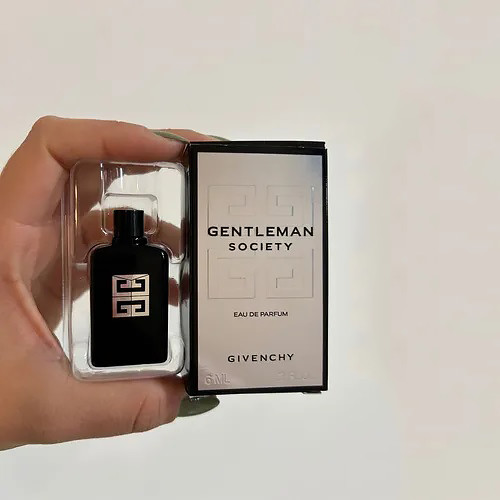 Különleges kiszerelések Givenchy Gentleman Society